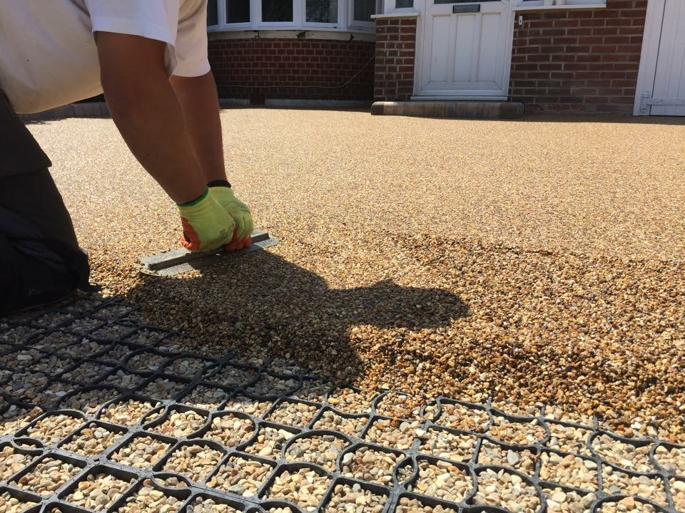 Ecogrid is an environmentally friendly alternative for use in domestic driveways, banks, shores and slopes.